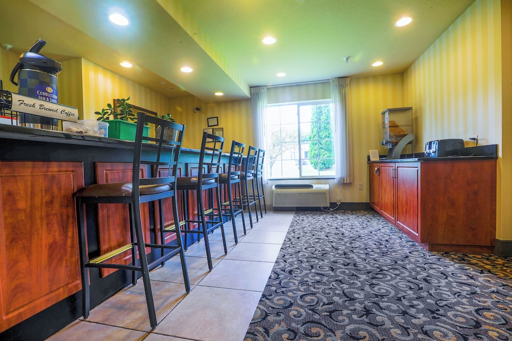 Evansville Inn & Suites By OYO - photo 38