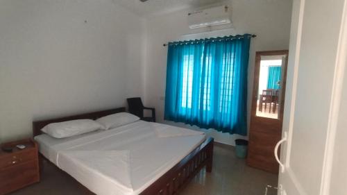 Azza Home