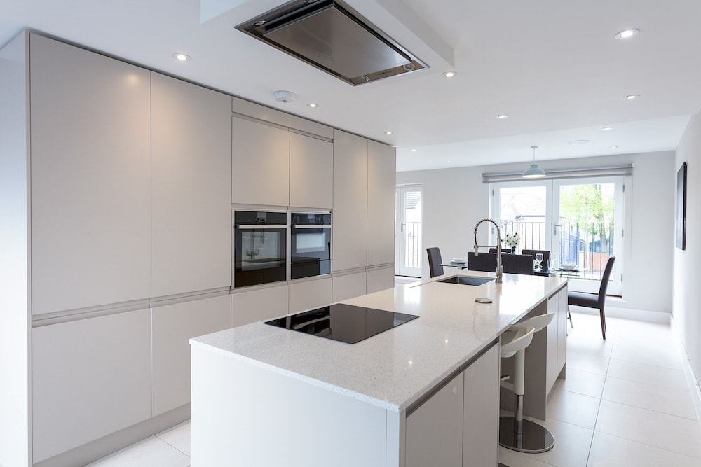 Immaculate Central Windsor Town House with parking — 4-Star Luxury Hotel in Windsor, United Kingdom