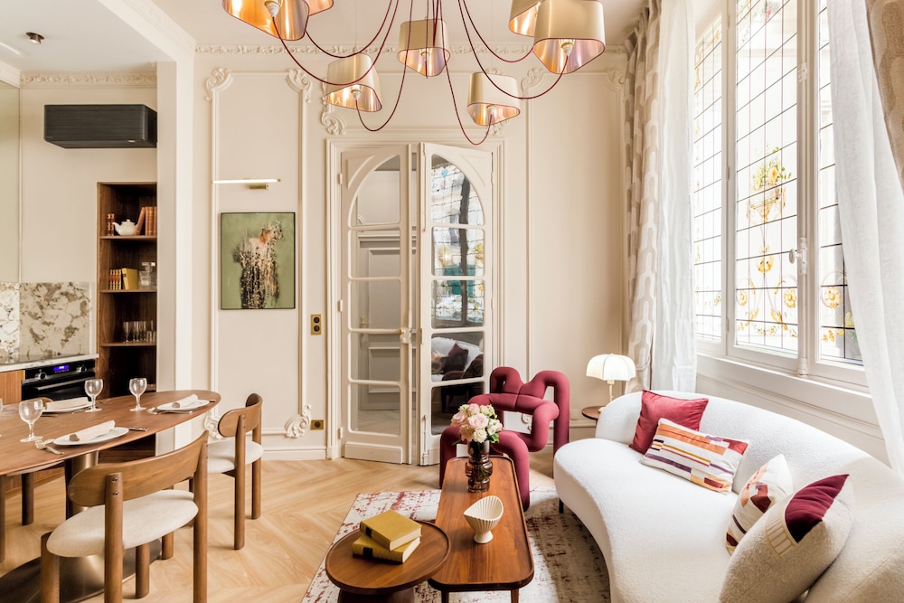 Merveil Signature Suite Marignan — 4-Star Luxury Hotel in Paris, France