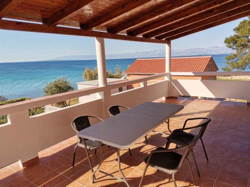 Apartment in Ugljan Insel Ugljan 7453 — 4-Star Luxury Hotel in Ugljan, Croatia