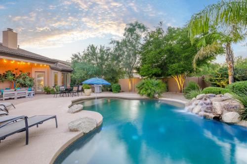 Game Room Heated Pool Fire Pit Bbq More — 4-Star Luxury Hotel in Phoenix, United States