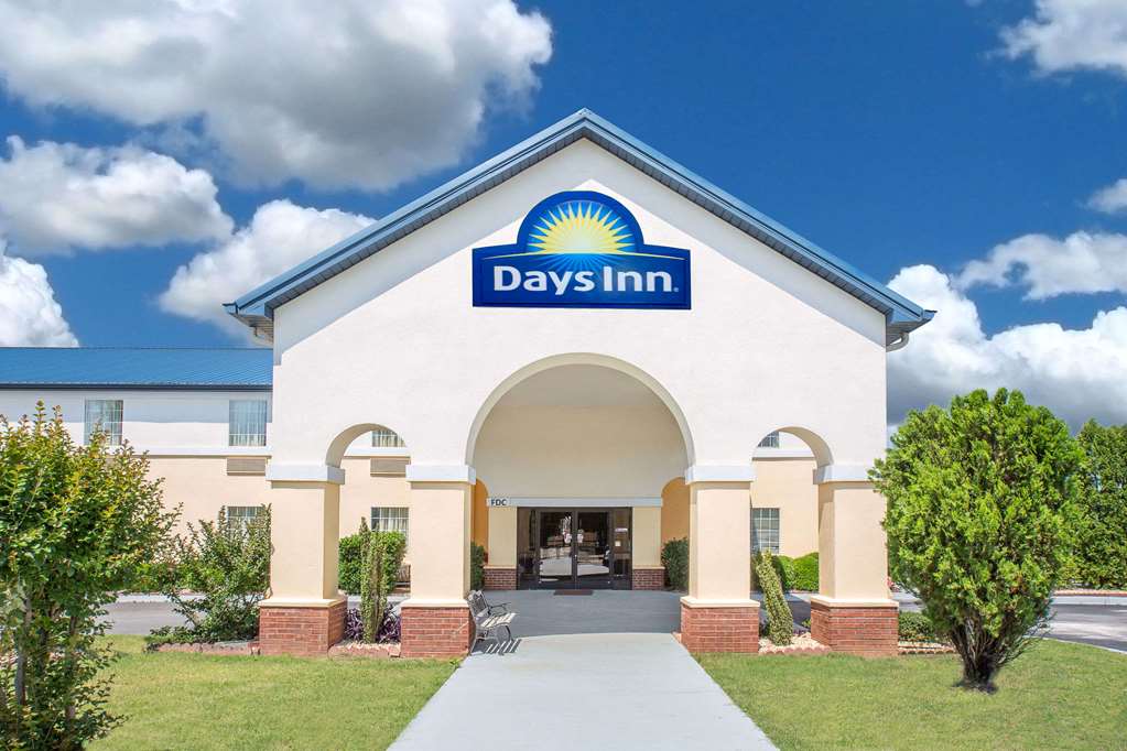 Days Inn by Wyndham Lincoln - featured photo
