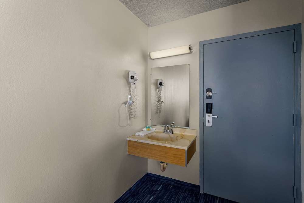 Americas Best Value Inn Gallup - photo 8