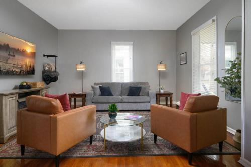 Elegant House 2 min from BSU Hospital Downtown — 4-Star Luxury Hotel in Muncie, United States