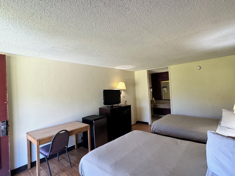 Budgetel Inn Phenix City - photo 17