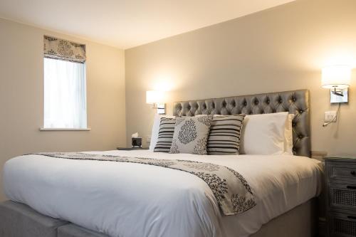 The Maple Manor Hotel - carbon neutral hotel in Crawley