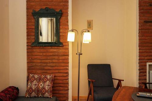 Vintage 2BR Apartment Managed By Wehost