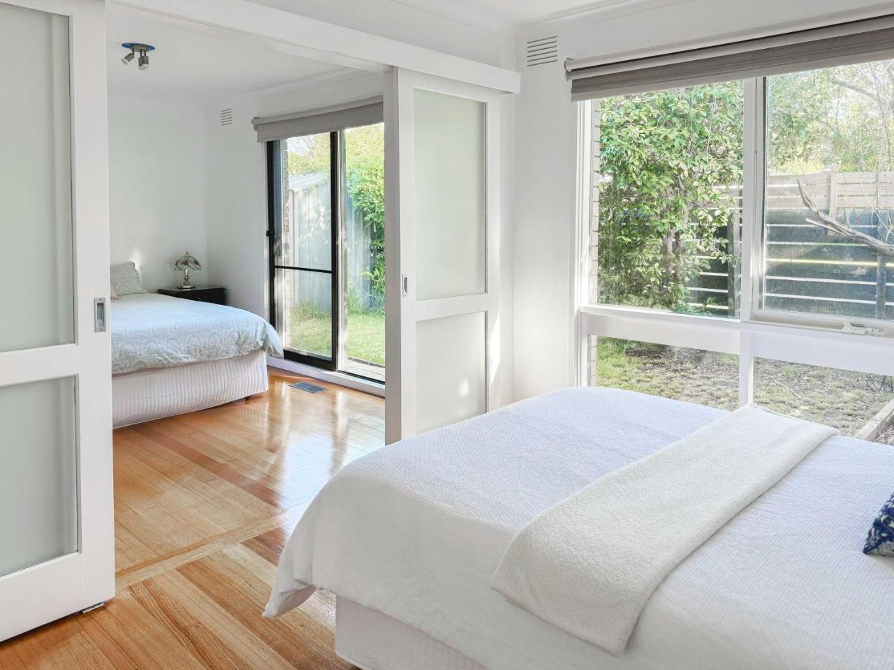 Serene 4Bed2Bath House w Parking Near Mornington Peninsula — Frankston — photo 3