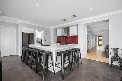 Luxury Coastal Escape Spacious Group Accommodation — Tootgarook — photo 3