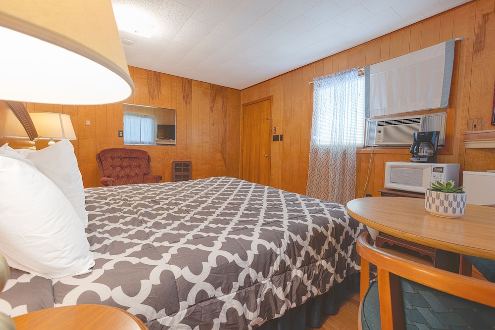 Parkside Motel by OYO Meadville Conneaut Lake - photo 26