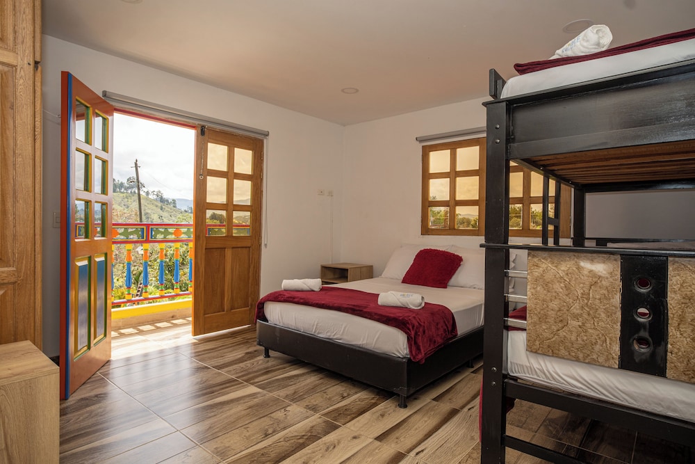 Roble Colonial Apartamentos Deluxe en Guatapé — 4-Star Luxury Hotel in Guatape, Colombia