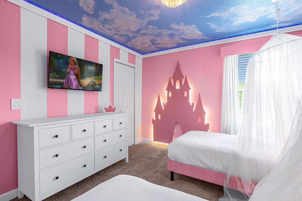 Upstay Lakeview Mansion w Pool Spa and Cinema - photo 38