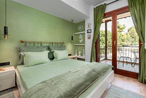 Lous House — 4-Star Luxury Hotel in Agia Paraskevi, Greece