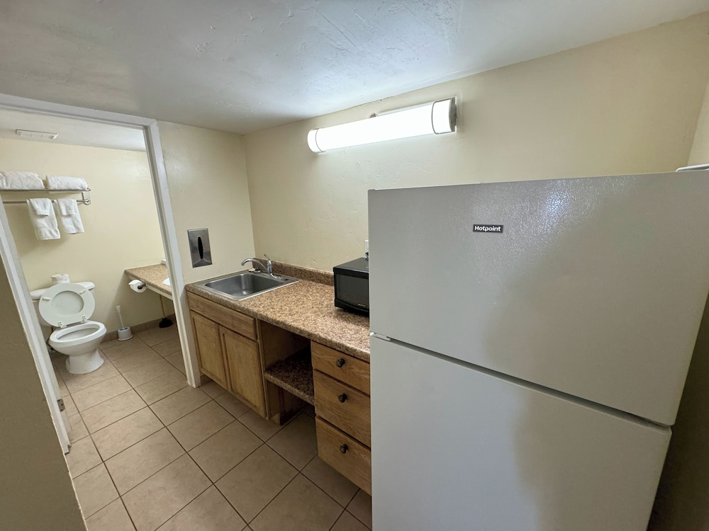 Big Chile Inn & Suites - photo 16
