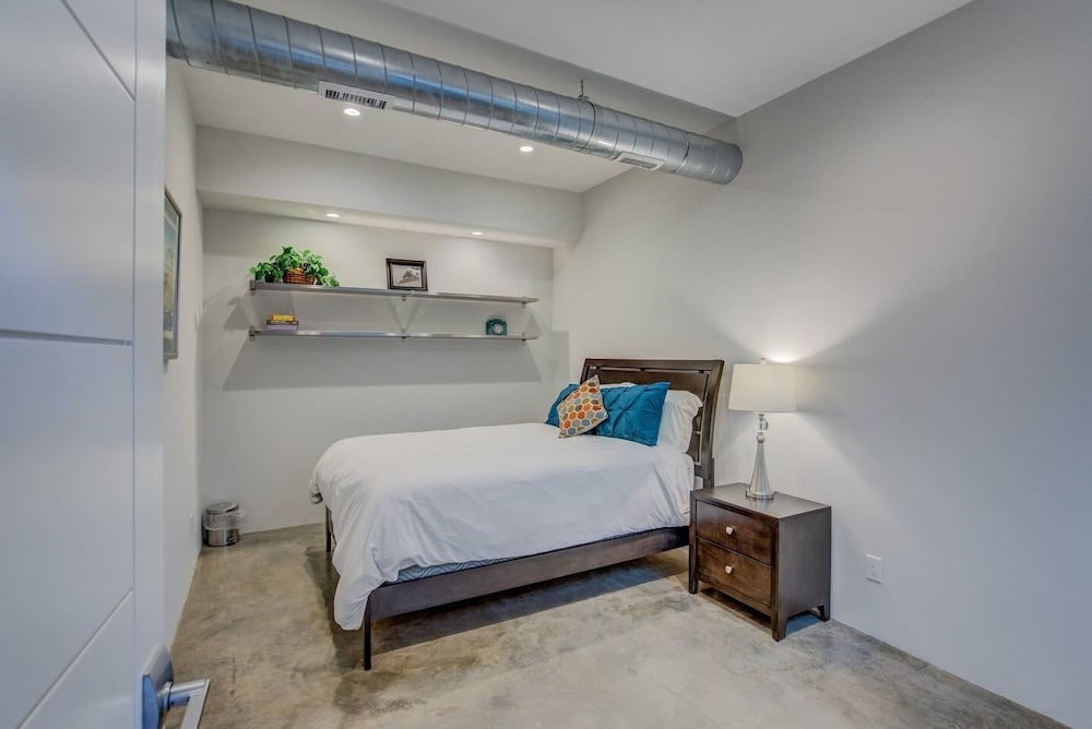 3BR Modern Marveldowntown Customprivate Balcony - photo 5