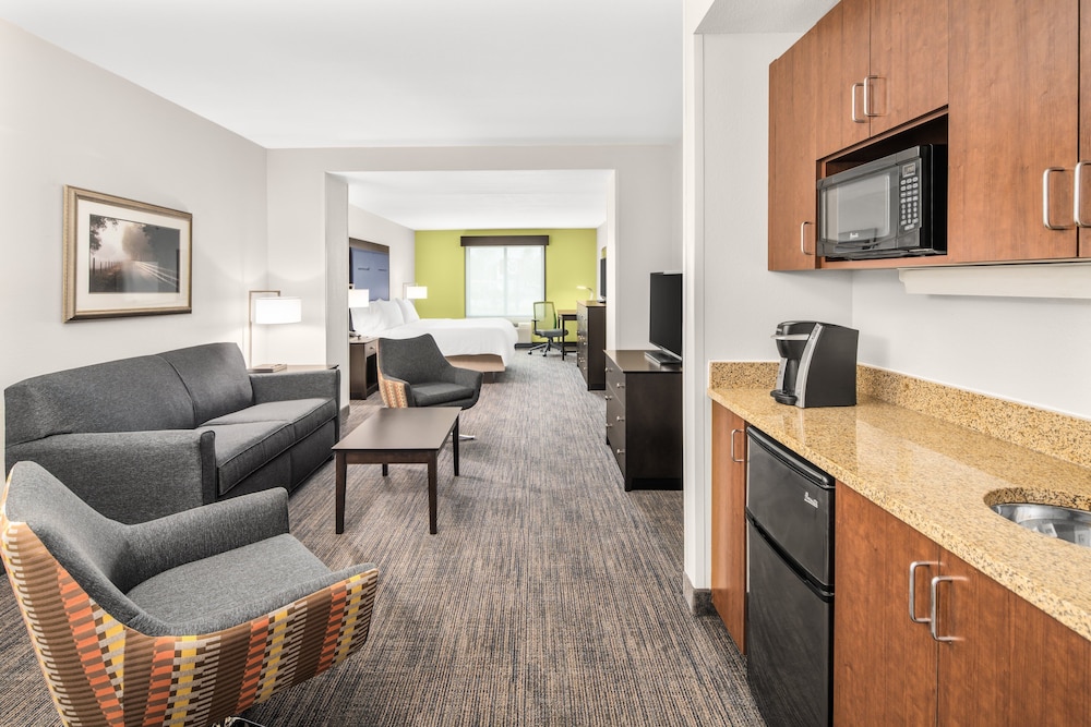Holiday Inn Express & Suites Wilmington Newark by IHG - photo 23