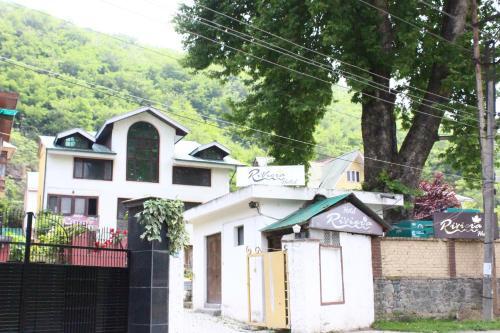 Hotel Riviera - carbon neutral hotel in Srinagar