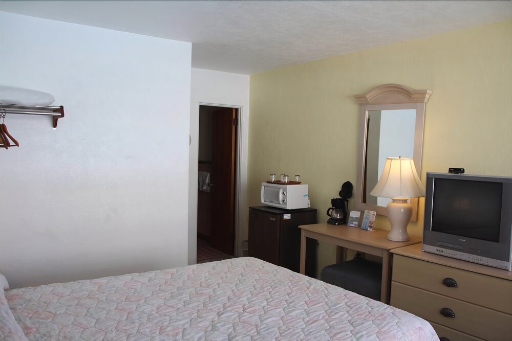 Beach Colony Motel - photo 2