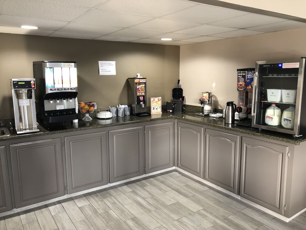 Super 8 by Wyndham Orangeburg - photo 19