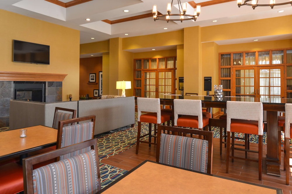 Hampton Inn & Suites Pueblo Southgate - photo 42