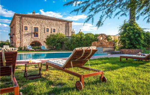 Cozy Home In San Michele Di Ganzari — 5-Star Luxury Hotel in San Michele Di Ganzaria, Italy