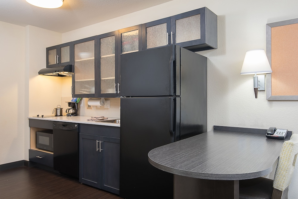 Candlewood Suites Bloomington by IHG - photo 12
