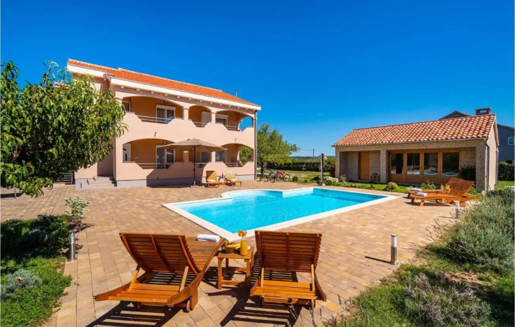 Four Bedroom Holiday Home In Suhovare — 4-Star Luxury Hotel in Policnik, Croatia