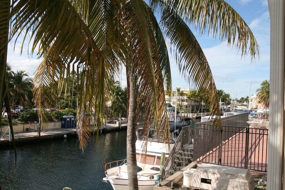 Waterside Suites & Marina - photo 43
