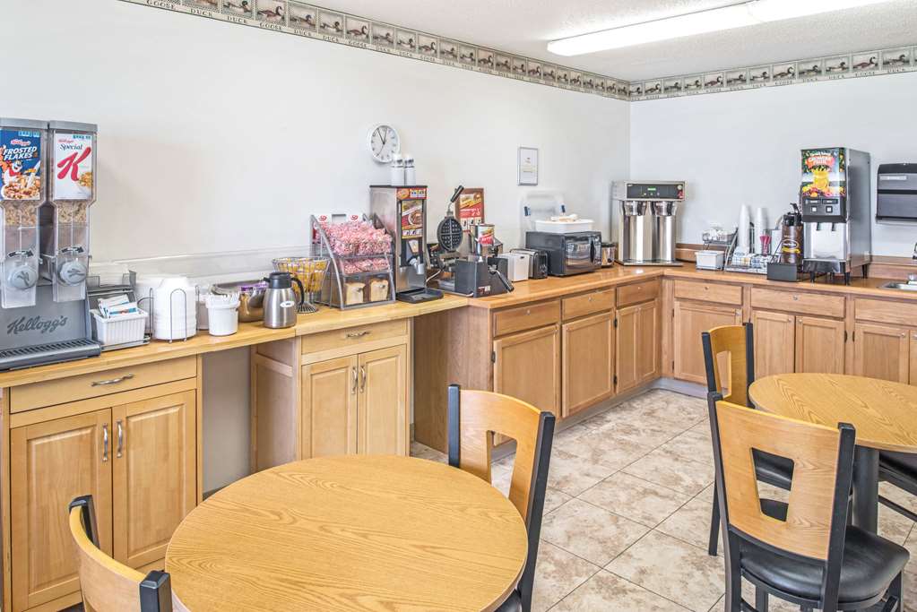 Super 8 by Wyndham Nebraska City - photo 6