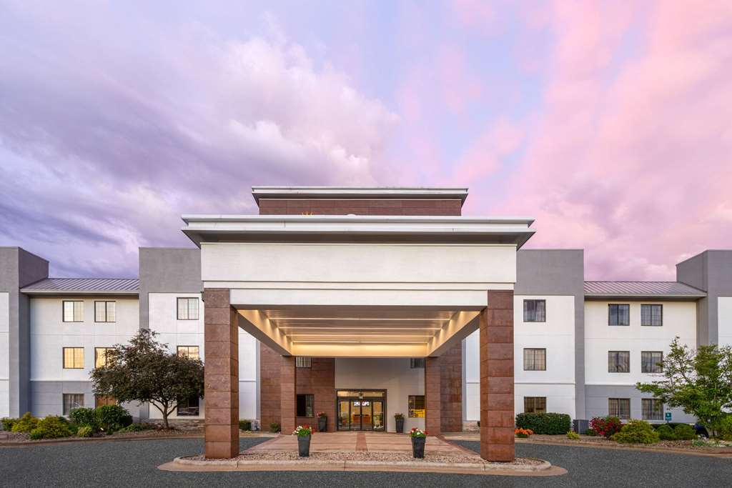 La Quinta Inn & Suites by Wyndham Kokomo - photo 4