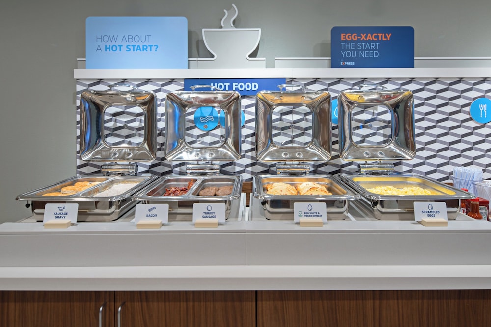 Holiday Inn Express & Suites Seattle Sea Tac Airport - photo 24