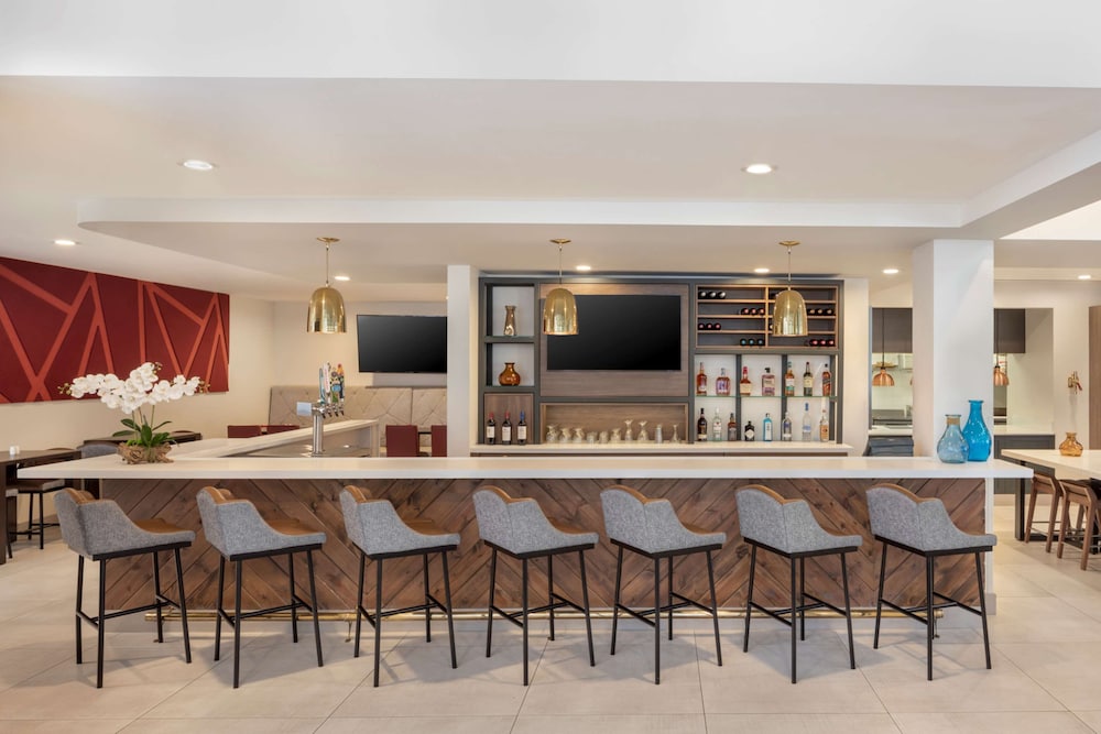 Hilton Garden Inn Miami Airport West - photo 21