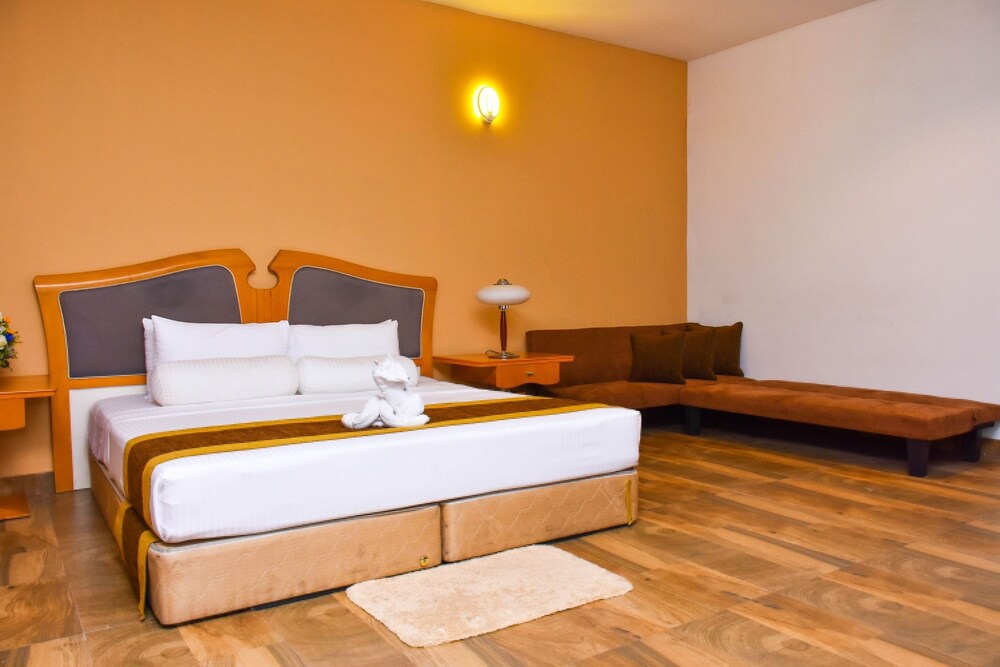 Aradhana Airport Hotel in Negombo, Sri Lanka