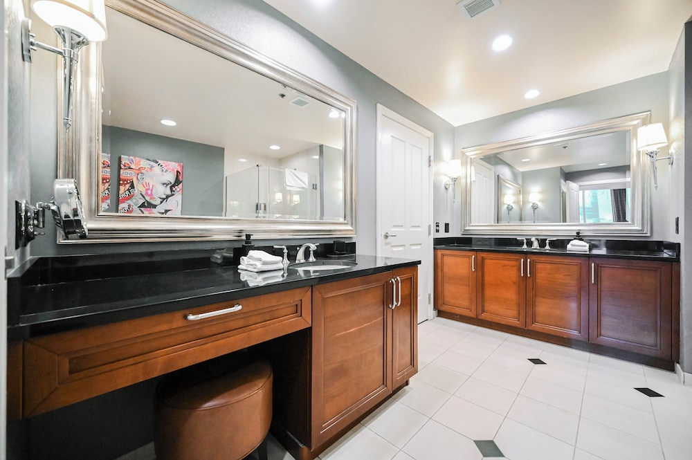 StripViewSuites at Signature - photo 219