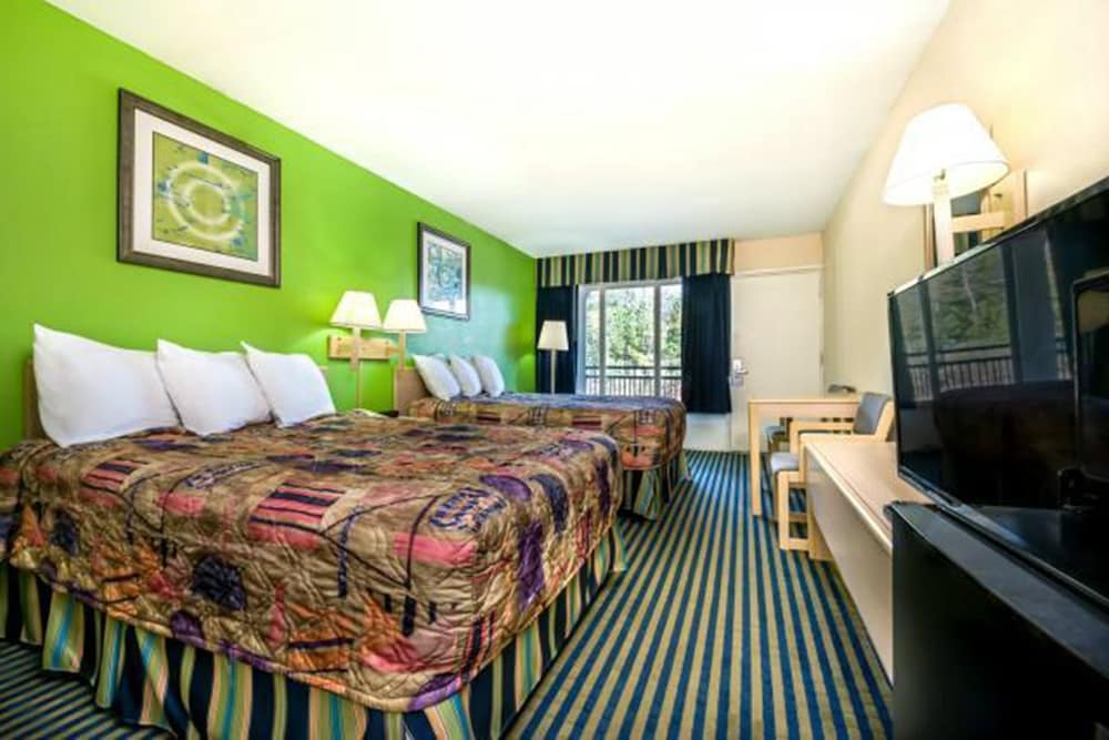 Days Inn by Wyndham Richmond Hill Savannah - photo 6