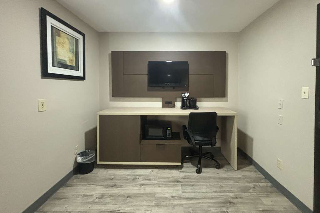 Quality Inn & Suites at Airport Blvd I 65 - photo 20