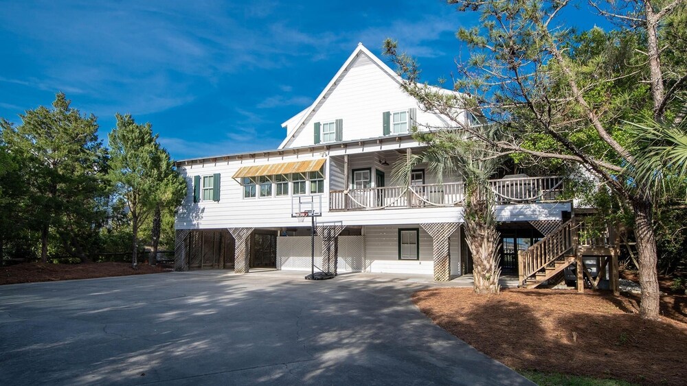 118 Kitchens Beach 9 Br Home By Redawning 7195307 — Georgetown