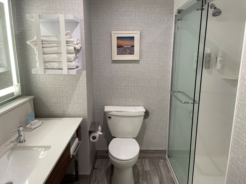 Hampton Inn Old Bridge - photo 12