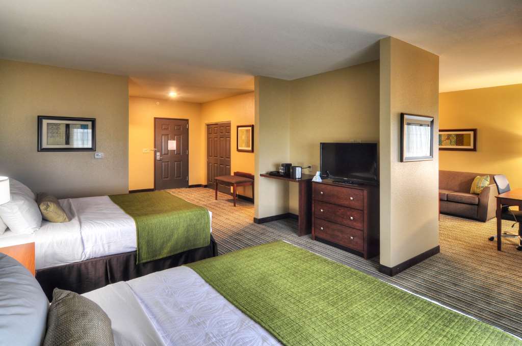 Best Western Plus Patterson Park Inn - photo 24