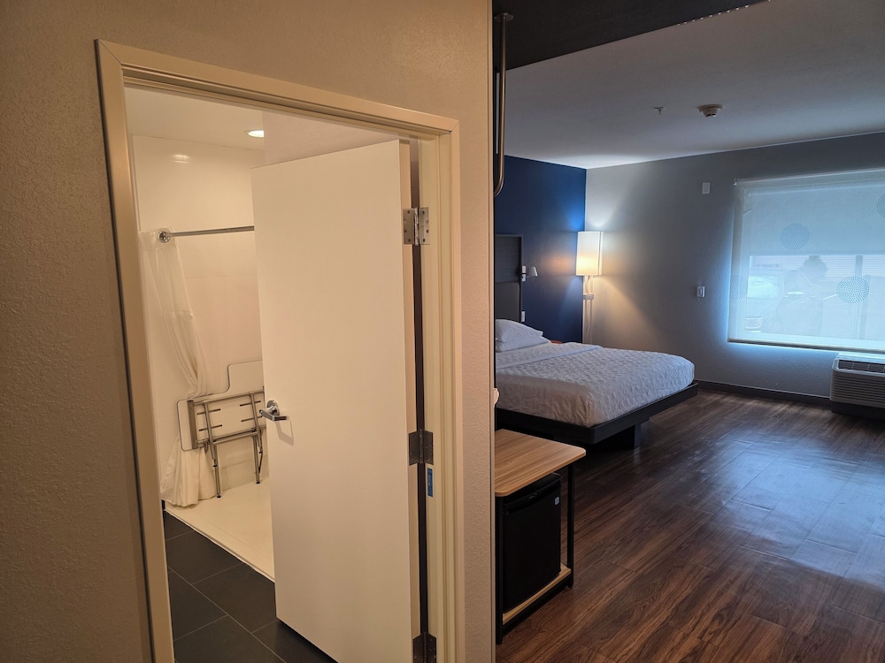 Tru by Hilton Elkhart IN in Elkhart, United States