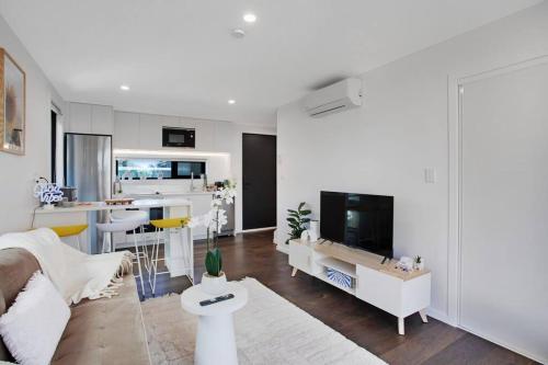 Modern Family Home 7km Airport Free Park — 4-Star Luxury Hotel in Auckland, New Zealand