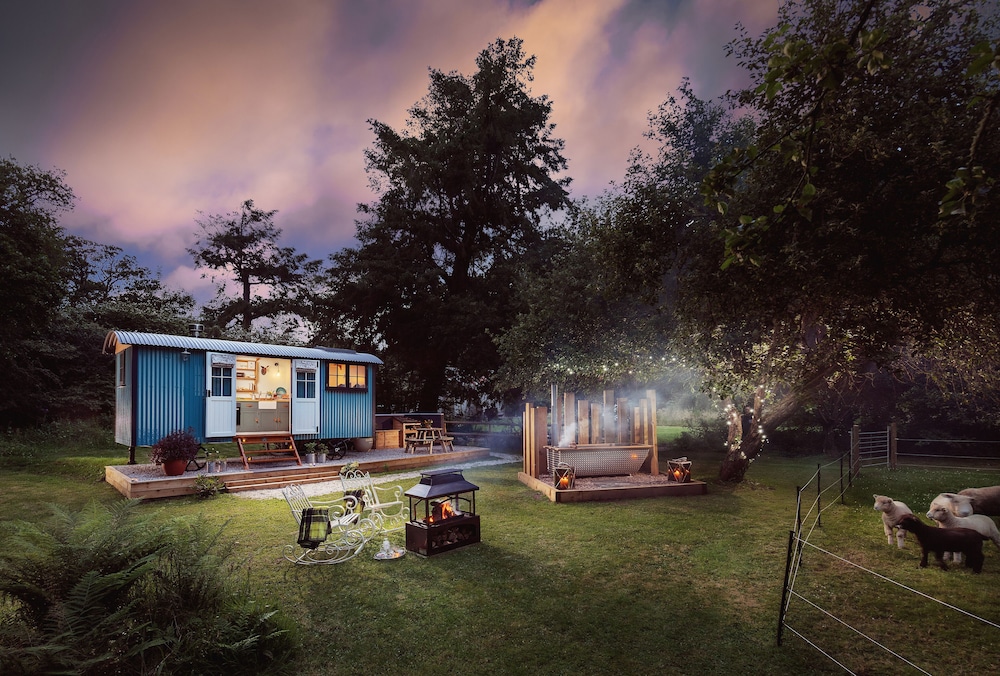 The Wriggly Tin & Baa Spa at Tregoose Old Mill — hotel near Cornwall Airport Newquay