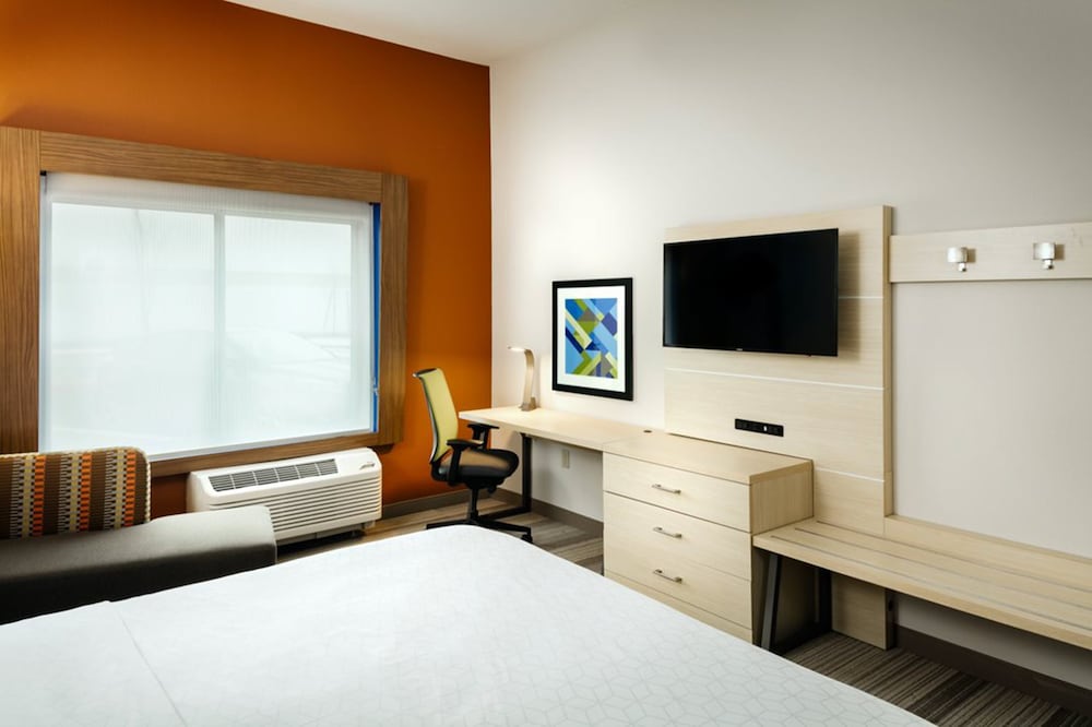 Holiday Inn Express & Suites Medford by IHG - photo 15