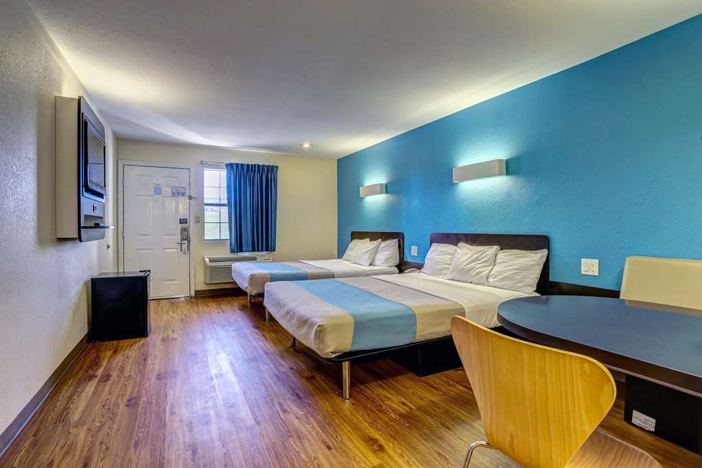 Motel 6 Dickson TN - photo 32