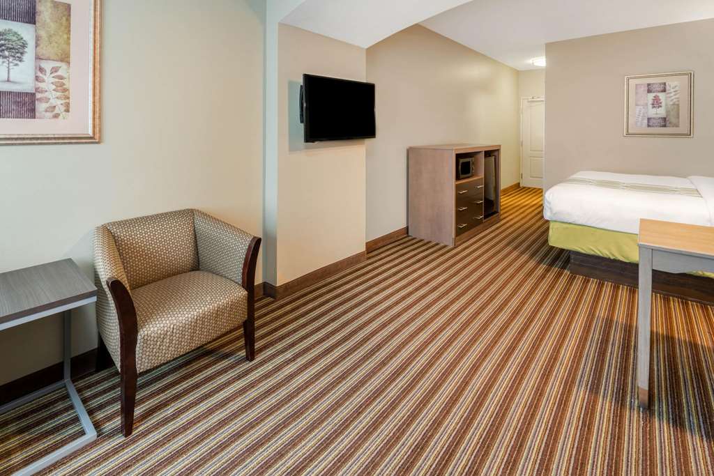 La Quinta Inn & Suites by Wyndham Broussard Lafayette Area - photo 15