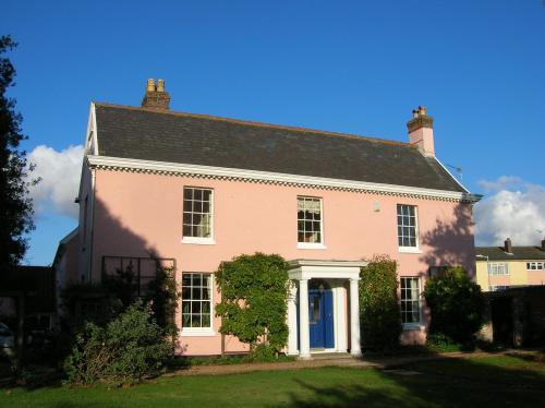 Grange Farm House — 4-Star Luxury Hotel in Felixstowe, United Kingdom