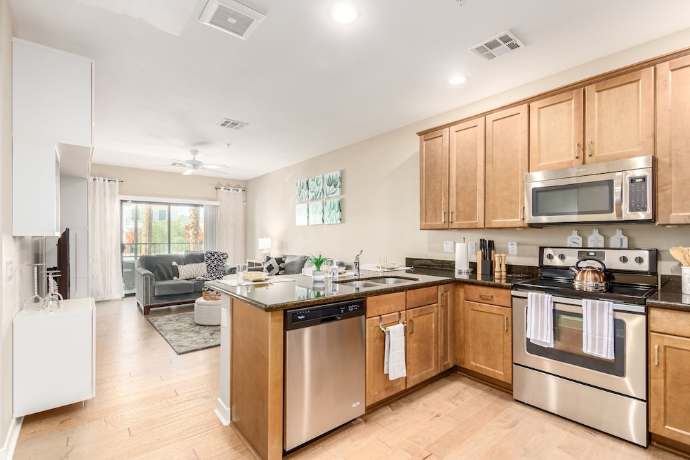 Luxury Condo in Ocotillo Dining Resort Pool Spa Gym and More Walk to Everything by RedAwning Chandler - photo 9