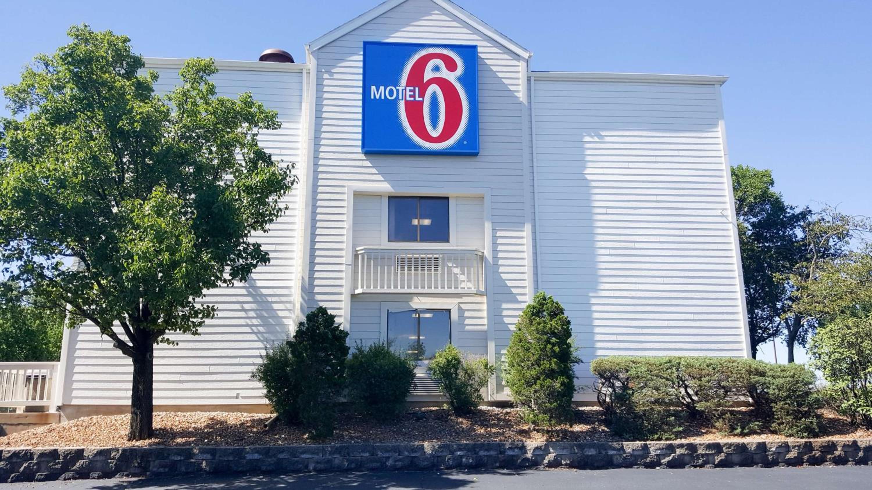 Motel 6 Maryland Heights MO - photo 2