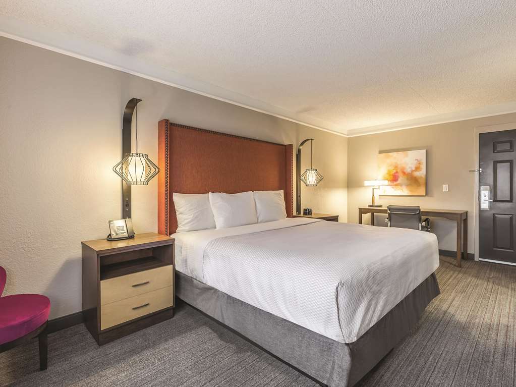 La Quinta Inn & Suites by Wyndham New Orleans Downtown - photo 2